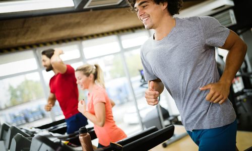 young-handsome-man-doing-cardio-training-in-gym-REPHQ2B.jpg